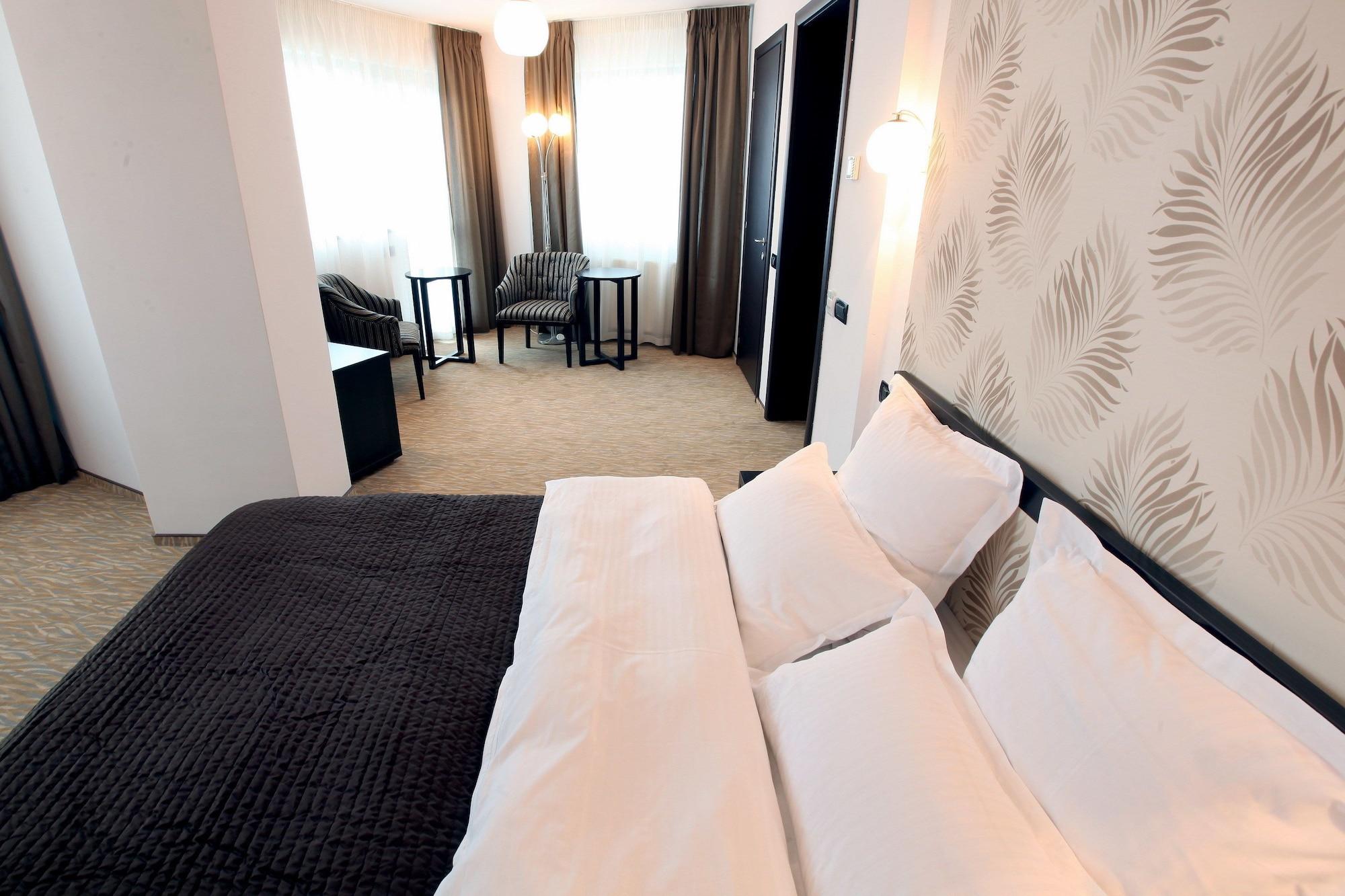 Hotel Ambiance 3*